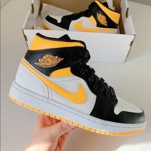nike air jordan 1 mid
